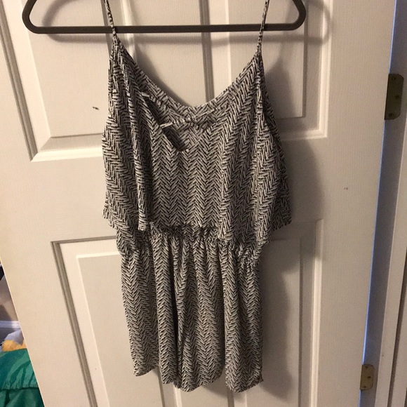 Black and White Flowy Romper - Picture 2 of 2